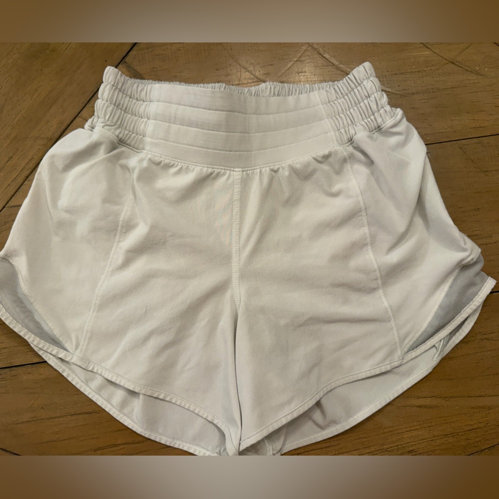 Lululemon hotty hot 2.5 shorts